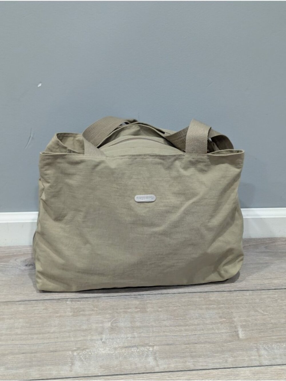 Baggallini Tote Zip Closure Beige Double Handles Bag Pockets Orange Interior